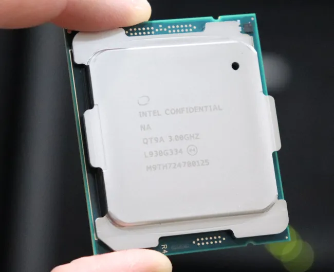 Intel Core i9-10980XE Extreme, Intel i9 Processor