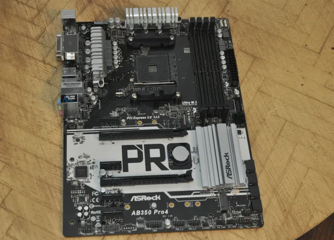 Asrock ab350 pro4 не включается