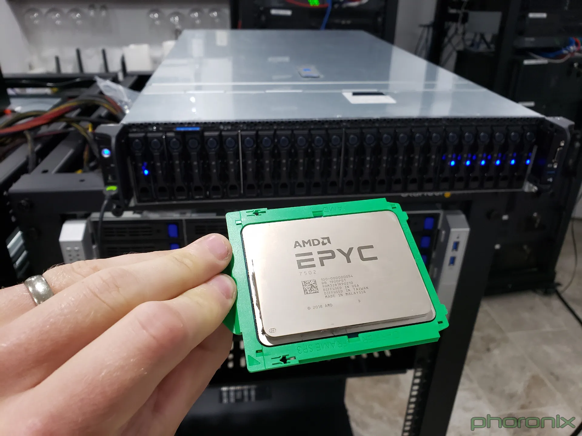 Amd epyc. Процессор AMD EPYC 7742. Процессор AMD EPYC 7662. AMD EPYC Rome. Процессор AMD EPYC 7551, HPE.