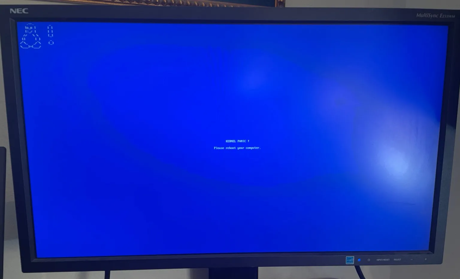 Fedora 42 appears to use the DRM panic screen “Screen of Death”