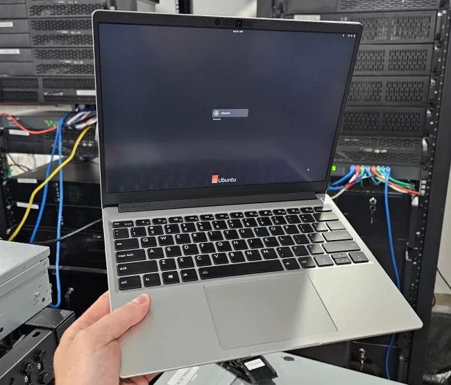 Framework 13 AMD laptop running Ubuntu Linux