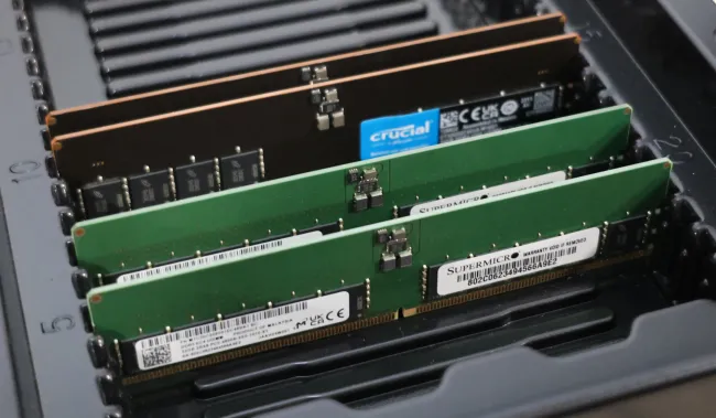 AMD EPYC 4004 CPUs with DDR5