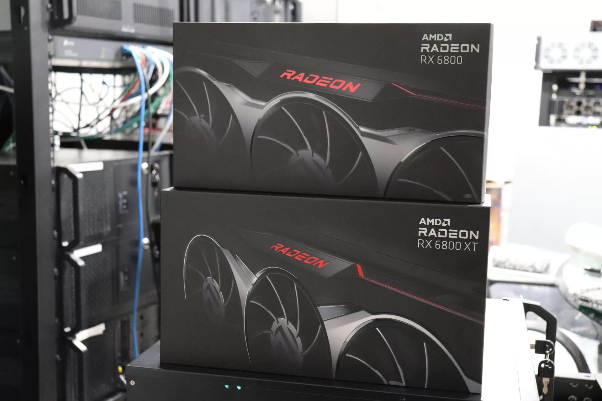 AMD Radeon RX 6800 vs. NVIDIA RTX 30 Linux Performance Heating Up Review -  Phoronix