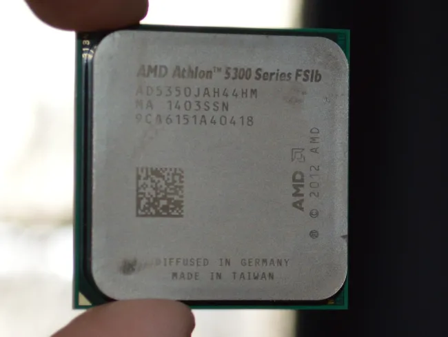 AMD Athlon s R3 Graphics RadeonSI Gallium3D vs. Catalyst Review