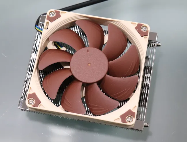 Noctua NH-L9a-AM5, Ventirad CPU Faible Hauteur pour AMD AM5 (Marron)