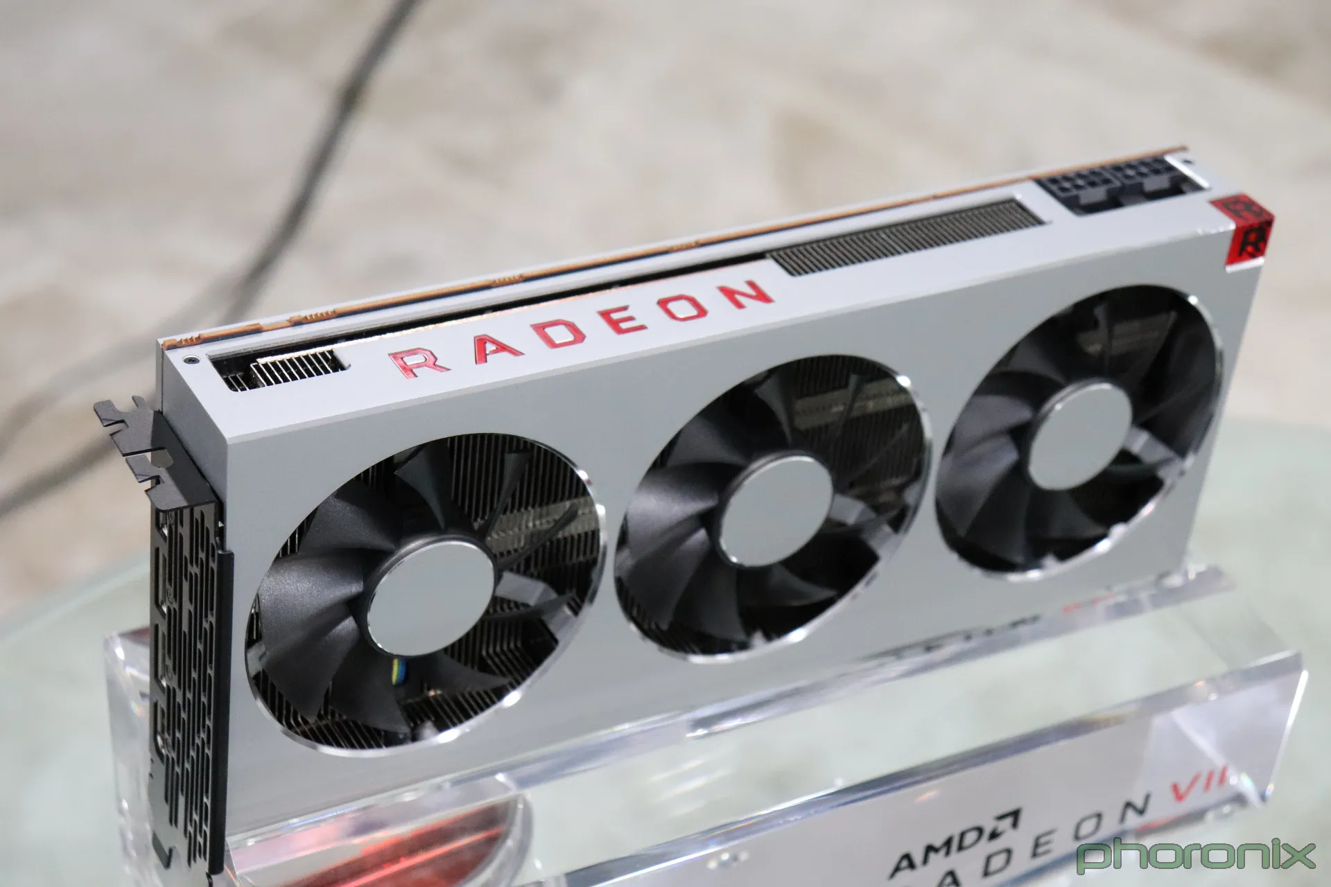 Radeon 7 vega 16 гб. AMD Radeon Vega 7. Видеокарта АМД Вега 7. AMD Radeon Vega 7 4gb. Vega 7 Core видеокарта.