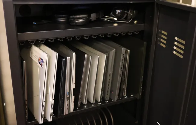 Vertically storing laptops